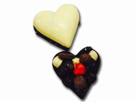 Corazón de chocolate blanco./ surtido de bombones