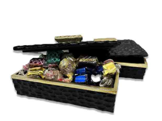Caja Tapa Negra  Dorada/ Surtido de Espec.